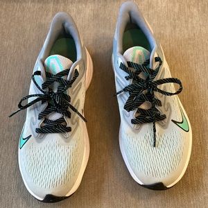Stylish and comfy women’s Nike sneakers